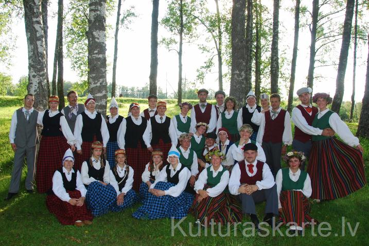 ar "Putni" Strautiņos 2010.g.
